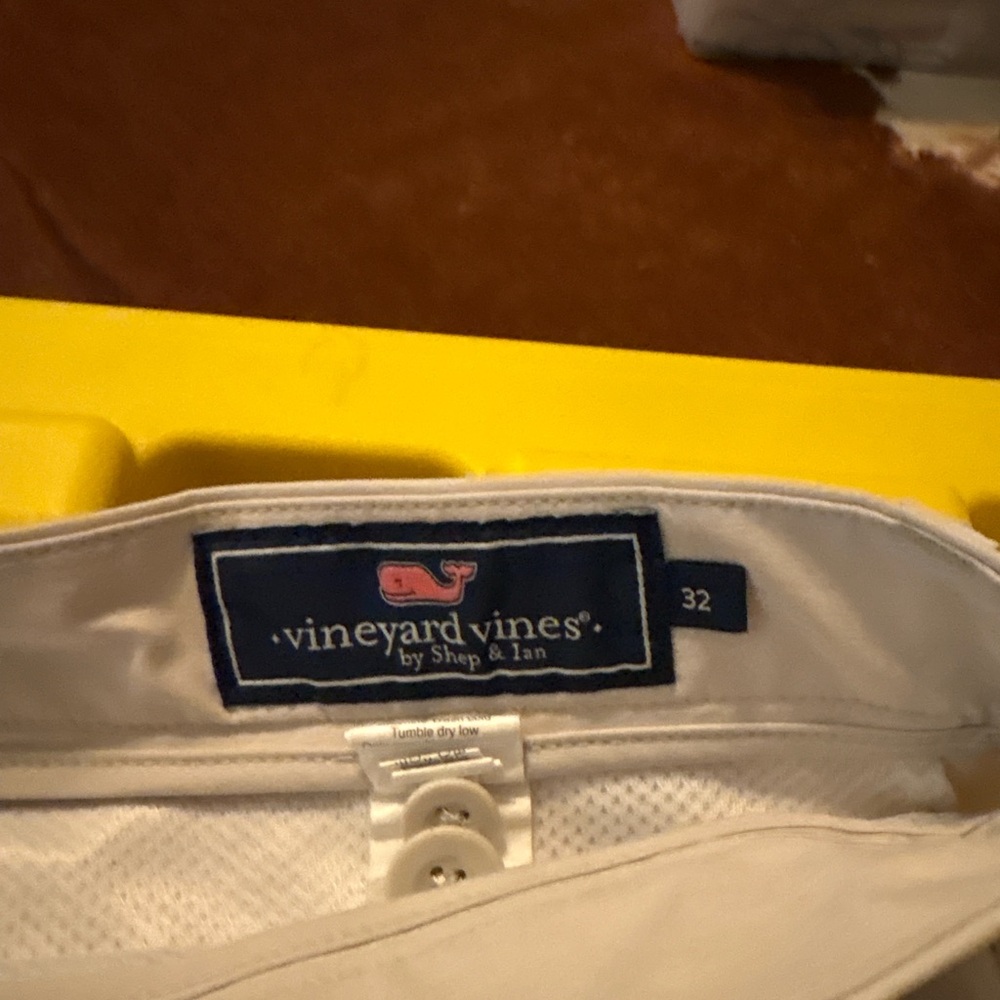 Vineyard Vines Men's Cream Flat Front Shorts - Picture 2 of 4